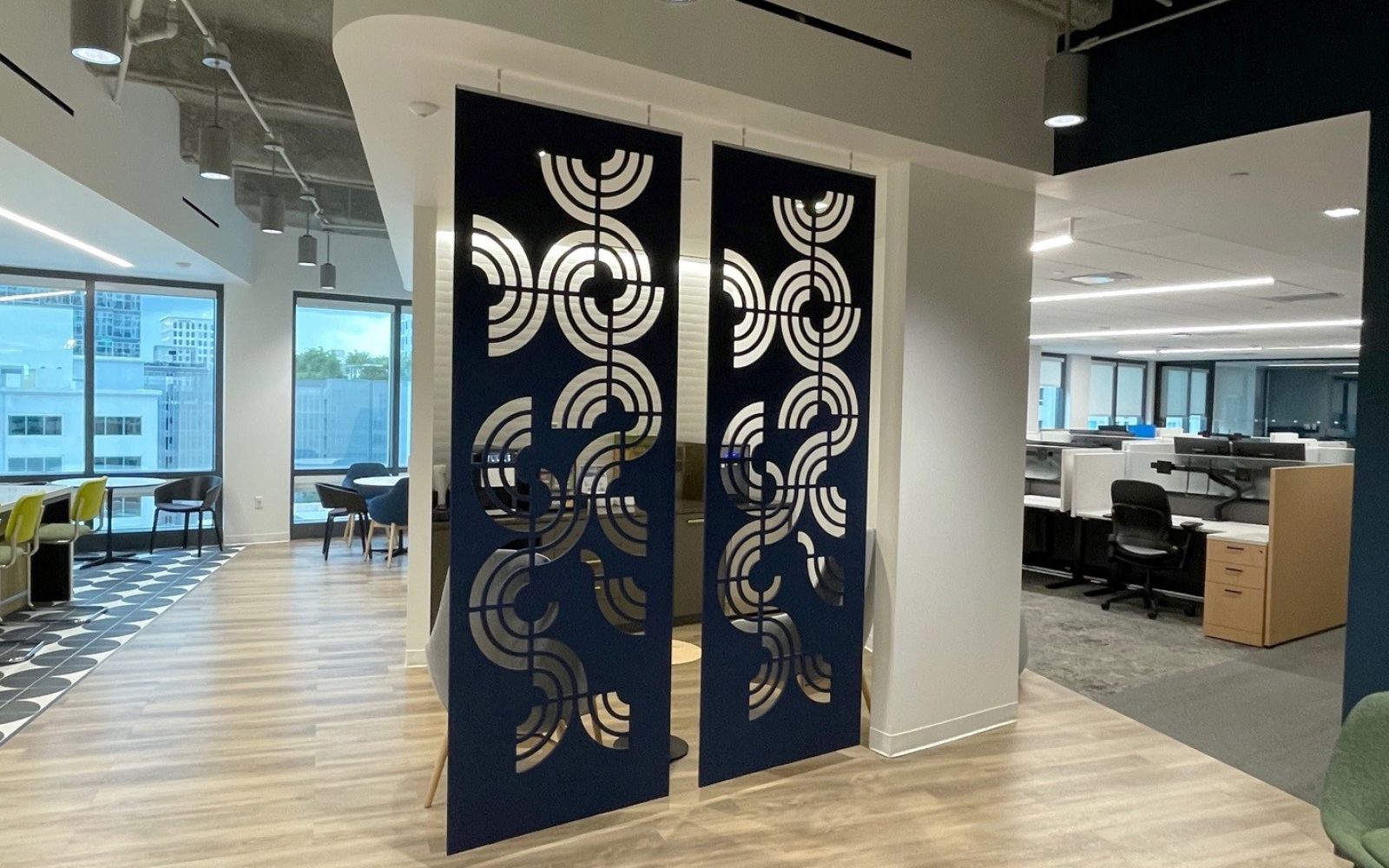 Creative Cut, Turntable Wall Screens | Midnight | Premier Collection