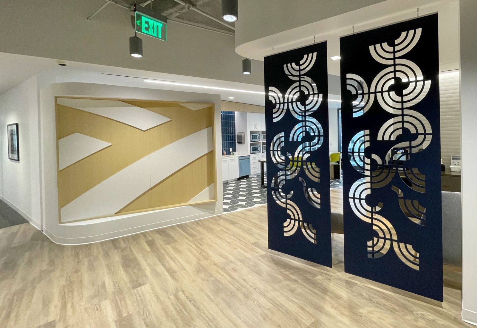 Bank-of-America-Creative-Cut-Turntable-Midnight-4