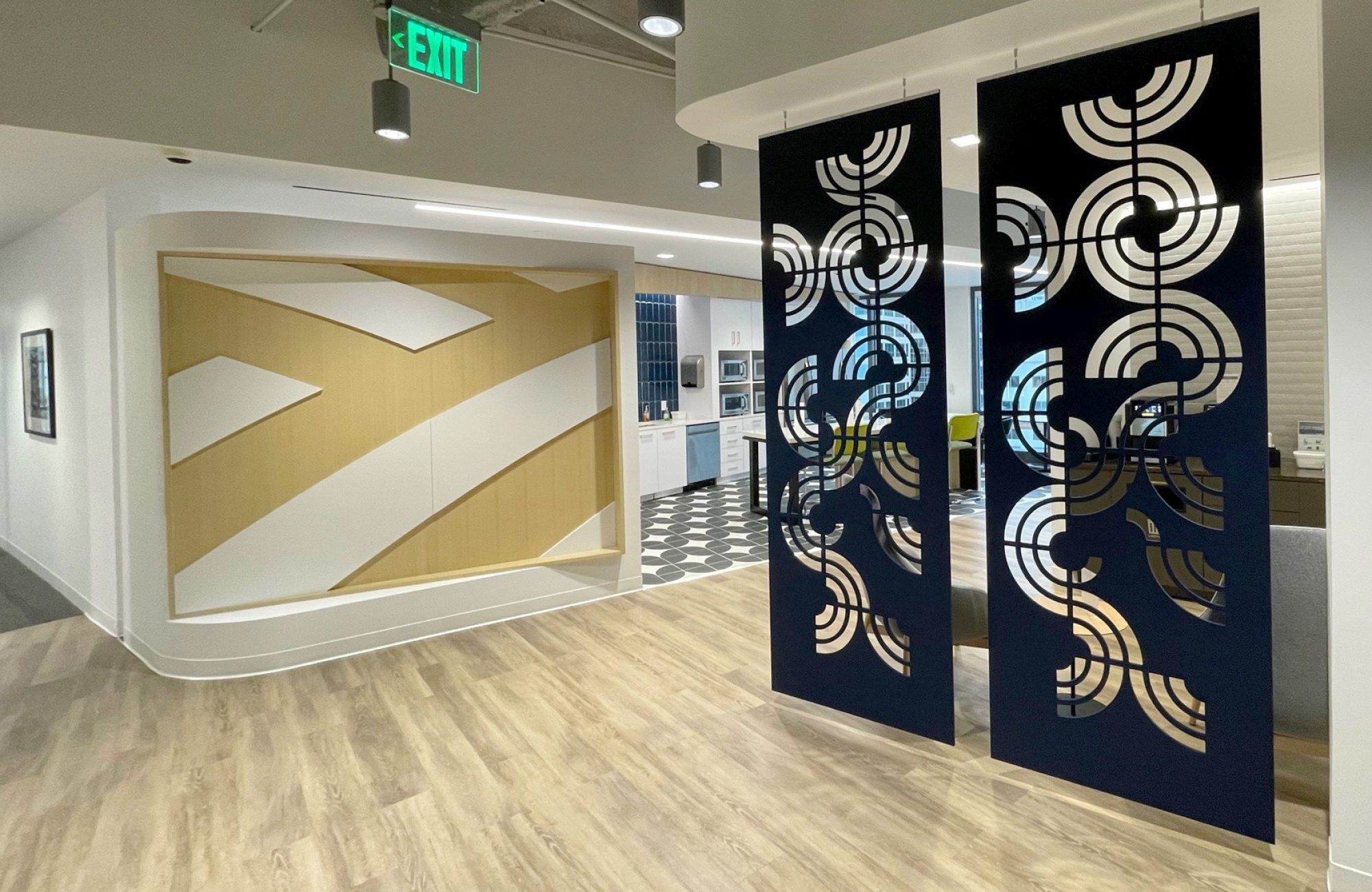 Creative Cut, Turntable Wall Screens | Midnight | Premier Collection