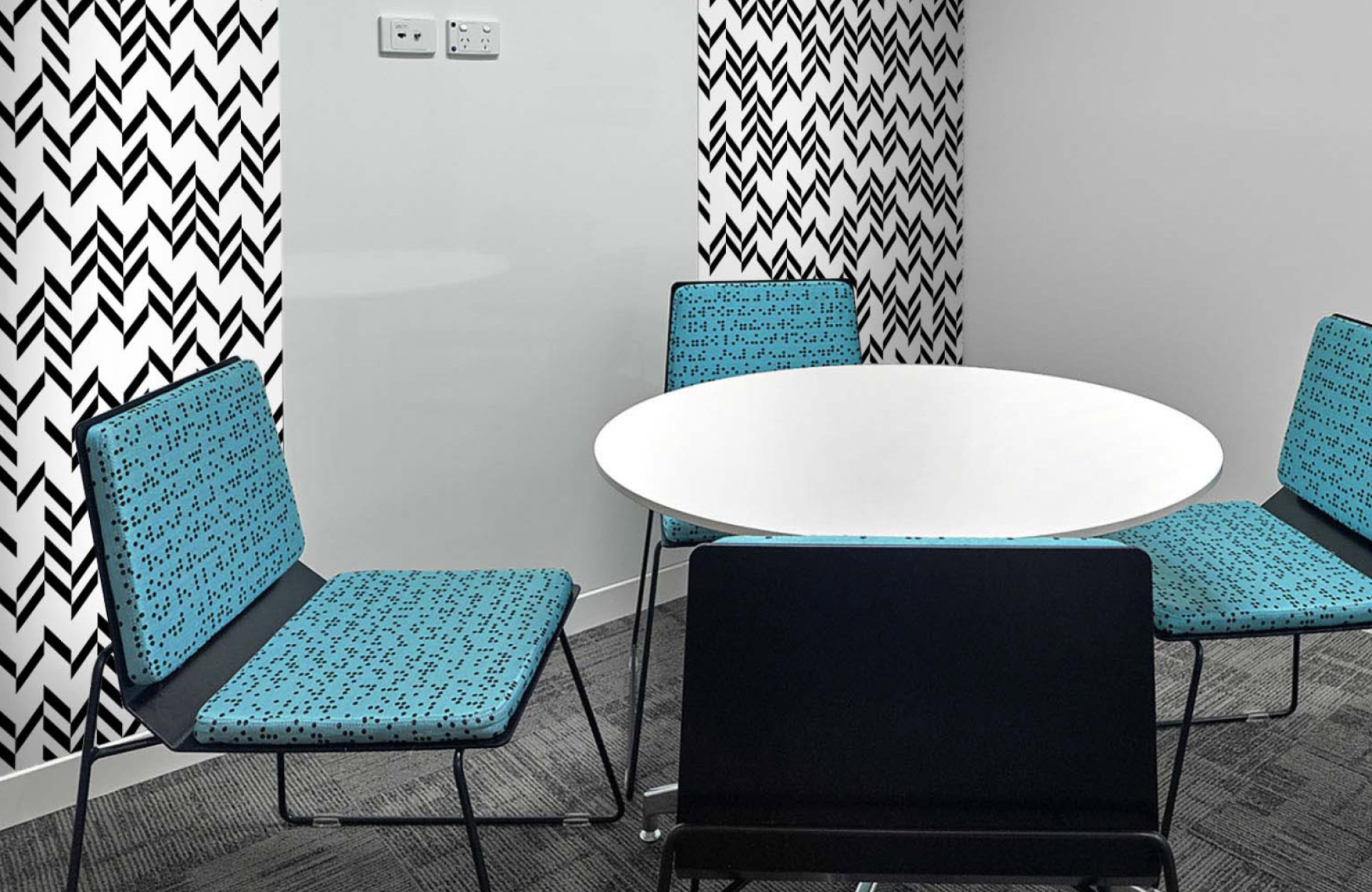 acoufelt-wall-printed-fractured-chevron